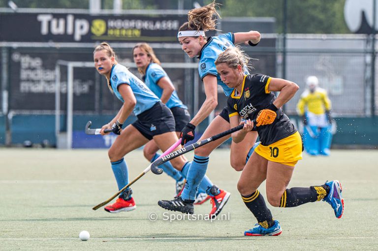 Eva de Goede van HGC overtroeft Noor Omrani van Den Bosch
