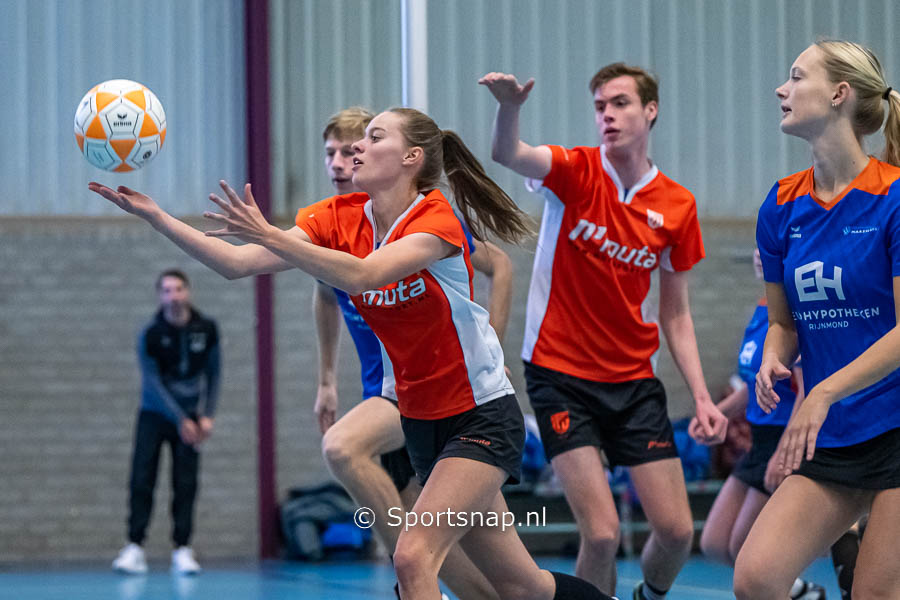 VEO speelster in actie tijdens de Haagse Korfbal Dagen 2022